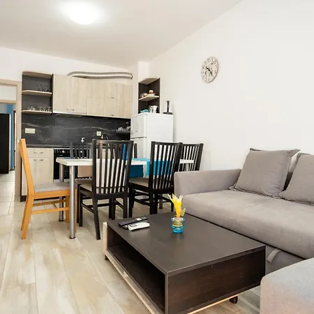 Апартамент Marea 1 Поморие